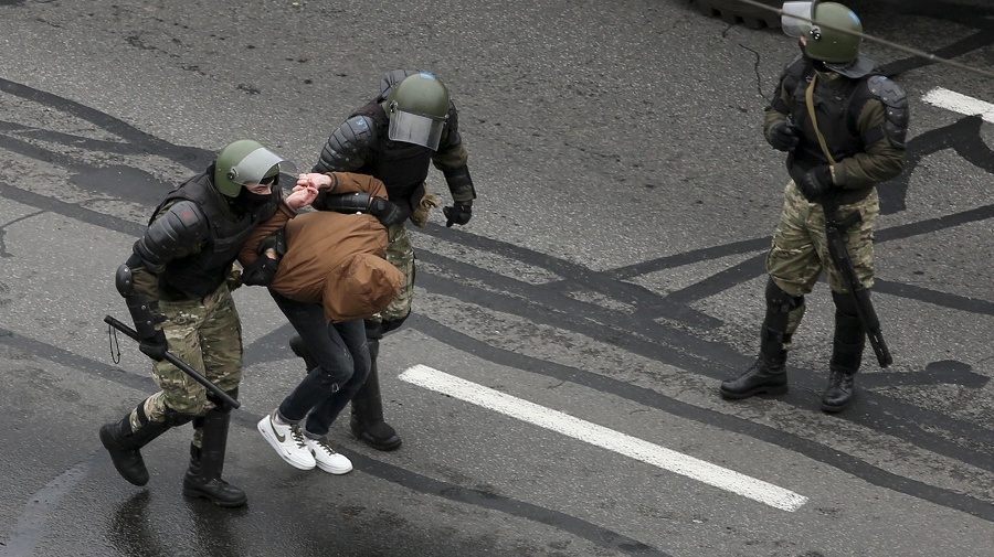 Bieloruská polícia v nedeľu