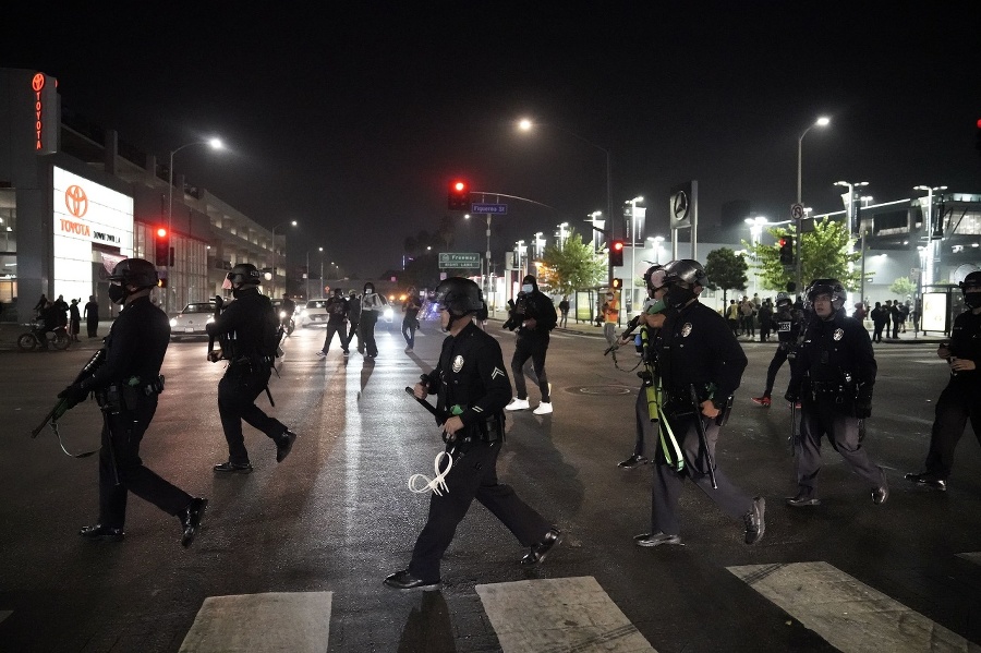 Polícia v uliciach Los