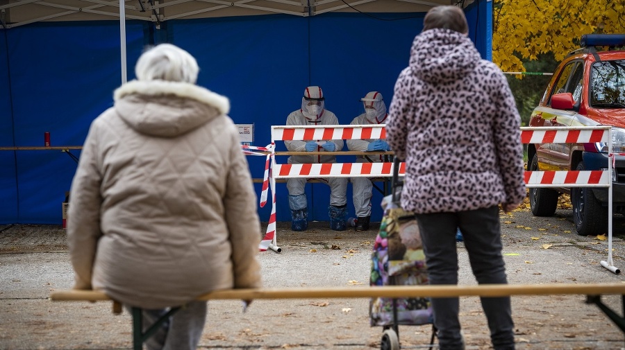 Slovensko má za sebou celovíkendové plošné otestovanie na COVID-19.