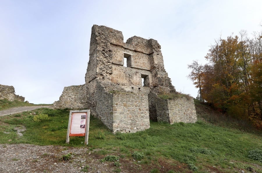 Hlavná vstupná brána horného hradu vo Zvolene.