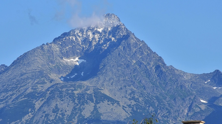 Pohľad na zasnežený vrchol