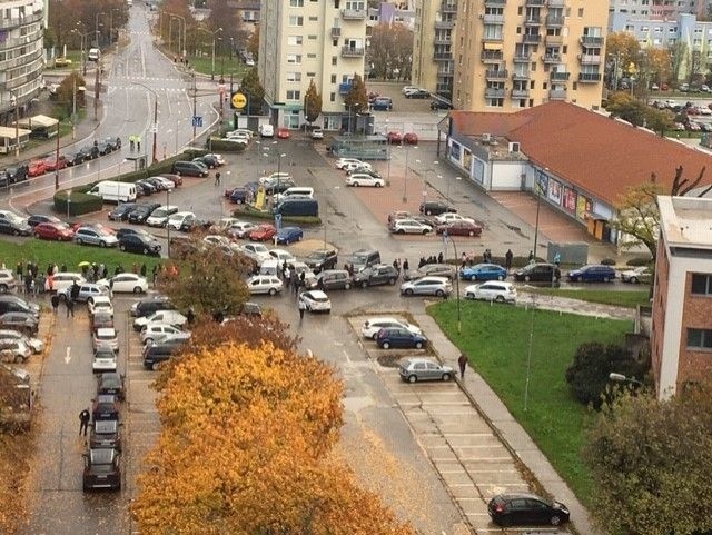 Nedeľa, 8.00, Baltská v