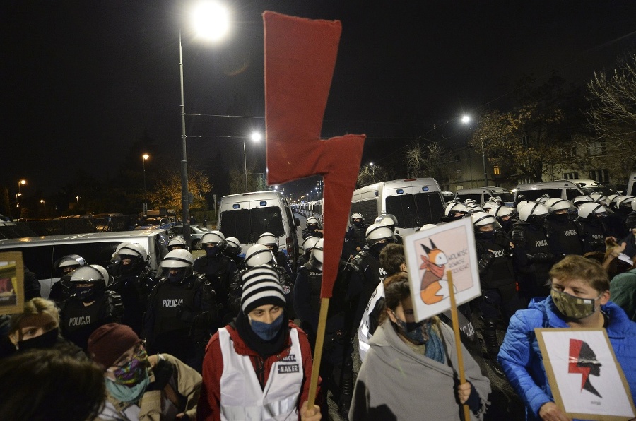 Masový protest vo varšavských