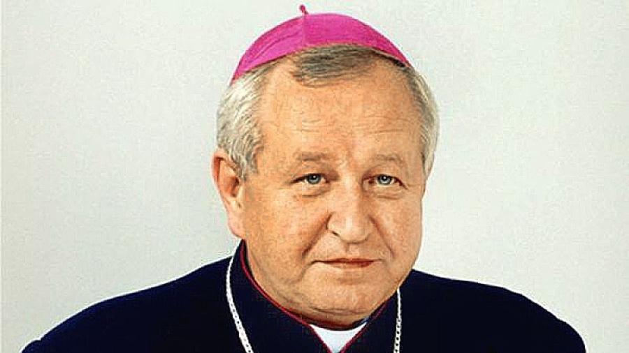 biskup Štefan Sečka (67)