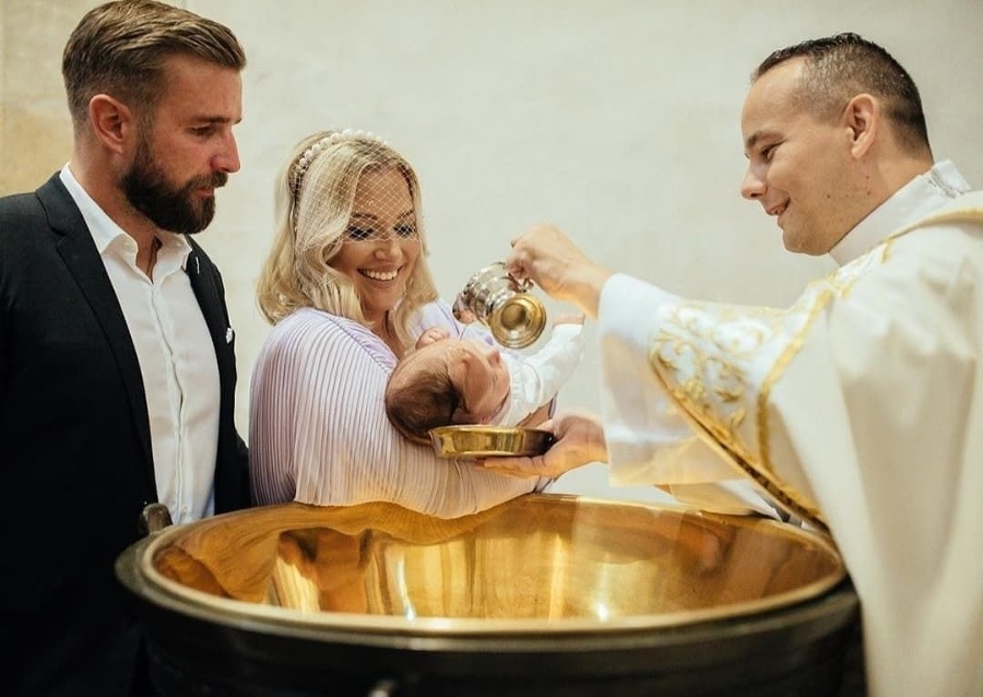 Cibulková s manželom krstili