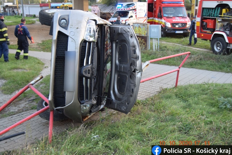 Vozidlom na streche skončila