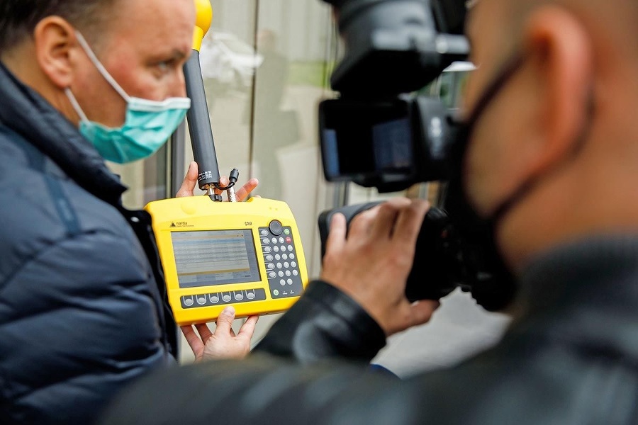 Týmto prístrojom sa pravidelne kontroluje úroveň elektromagnetického žiarenia.
