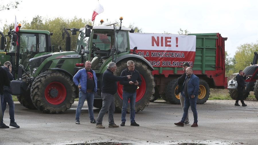 Farmári brzdili svojimi traktormi