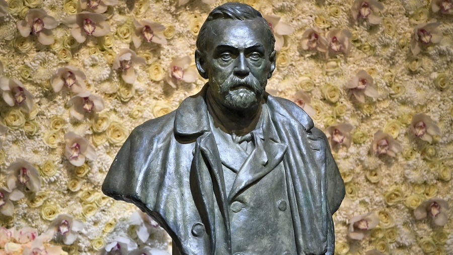 Bronzová busta Alfreda Nobela