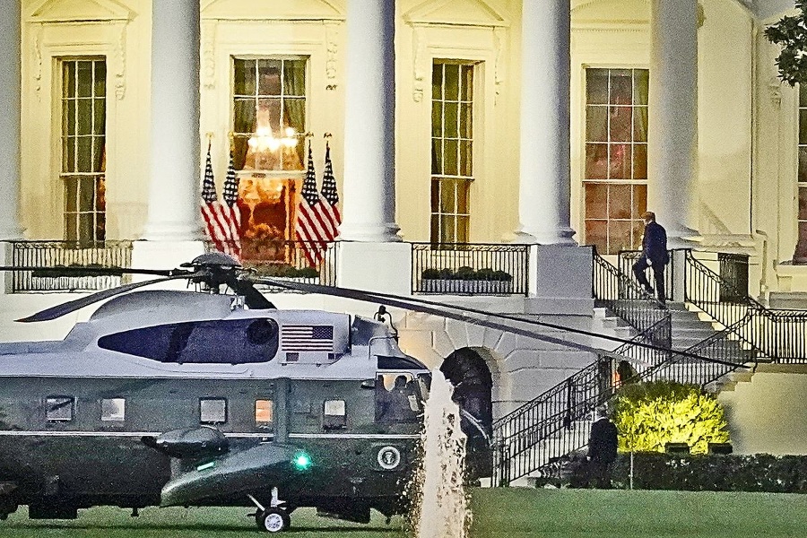 Trumpa priviezla helikoptéra. Jej