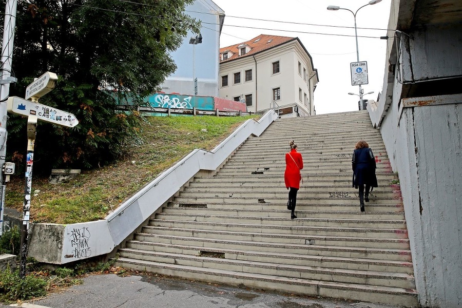 Schody medzi Židovskou ulicou