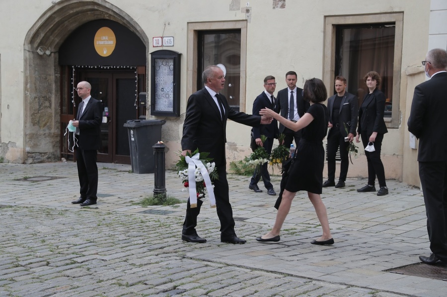 Exprezident Andrej Kiska prichádza na pohreb.