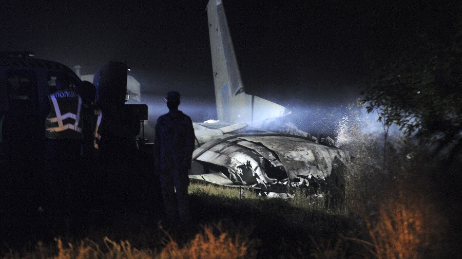 Haváriu vojenského lietadla prežili