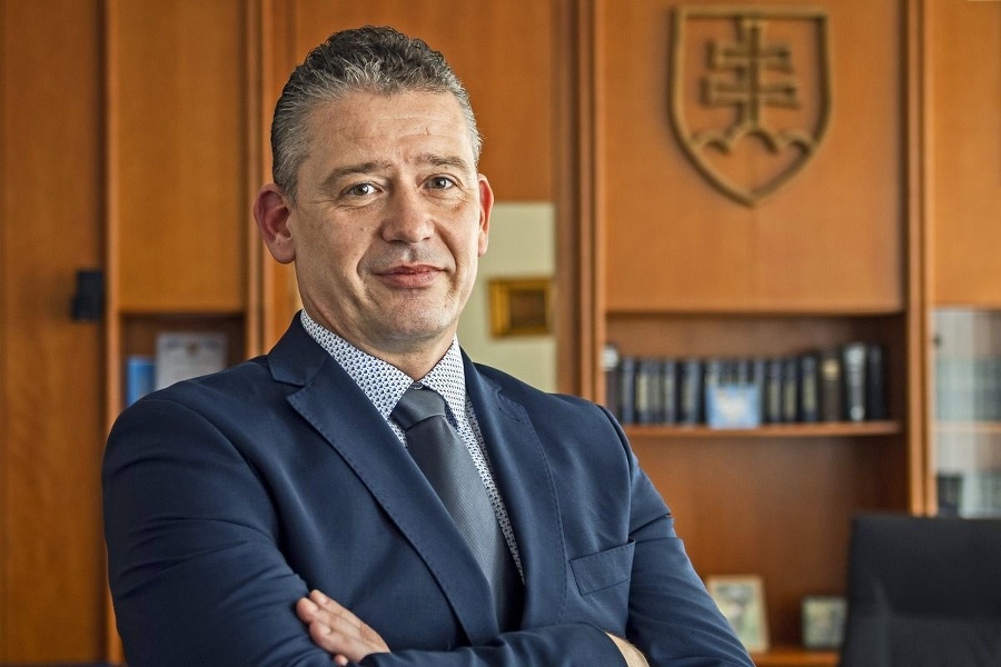 Minister Mikulec: Nevidí vraj  dôvod, aby Dán pracoval na ministerstve.