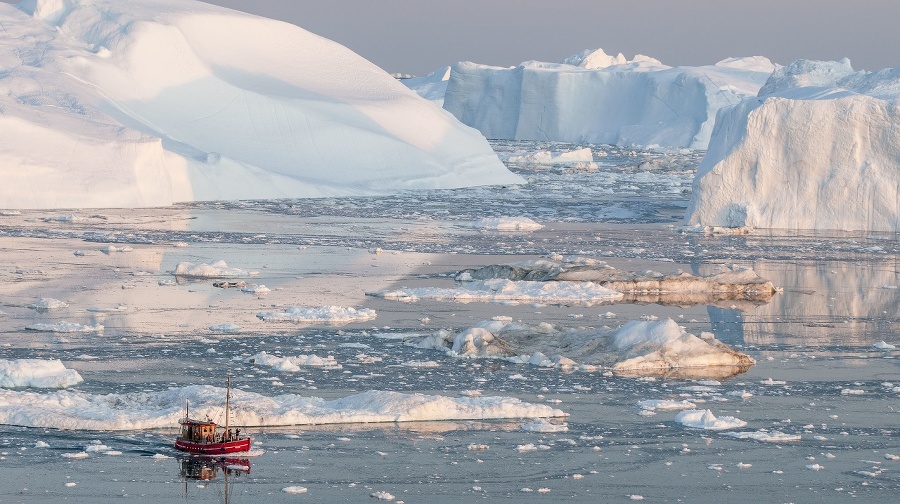 Small boat, Icebergs, Ilulissat,