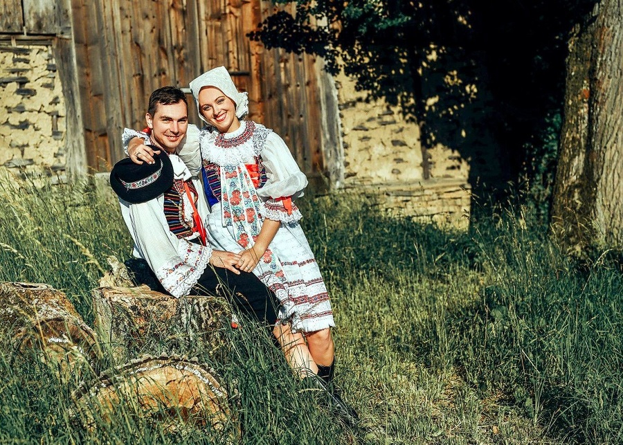 Snúbenci Miroslav a Monika chceli mať svadbu na Slovensku, no žijú u susedov.