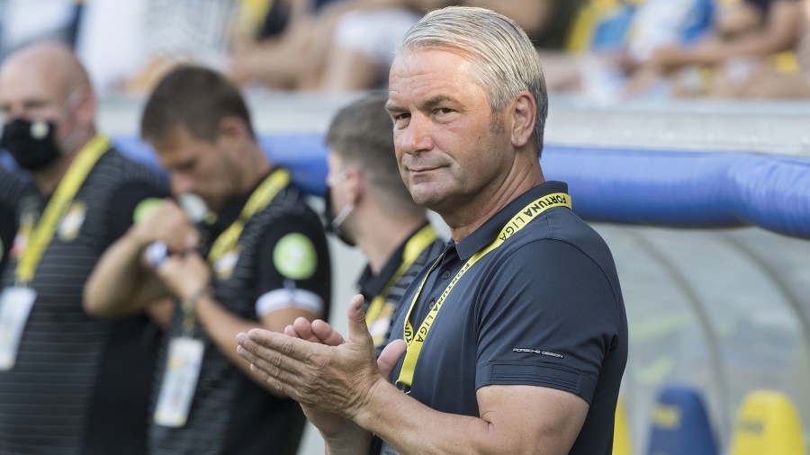 Na snímke tréner DAC Bernd Storck.