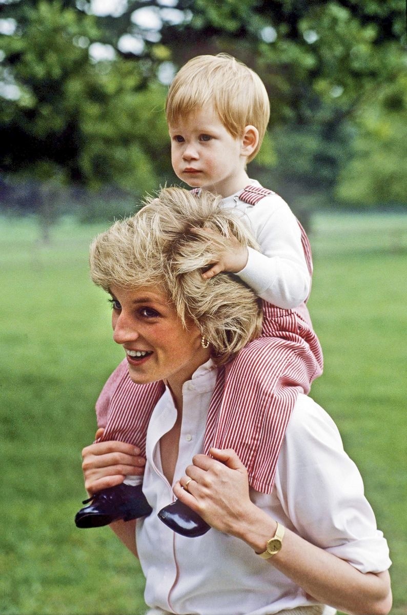 Malý Harry s mamou.