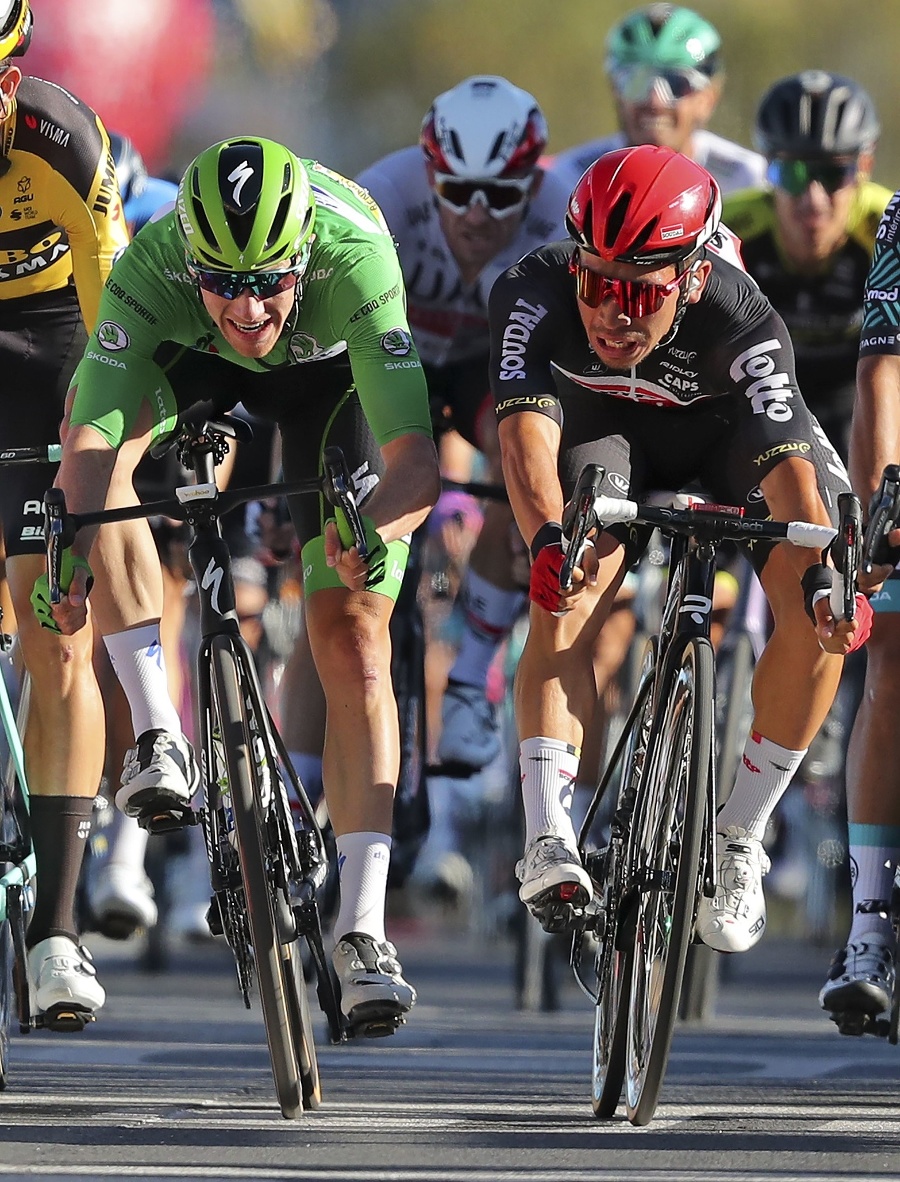 V záverečnom špurte triumfoval Austrálčan Caleb Ewan (vpravo).