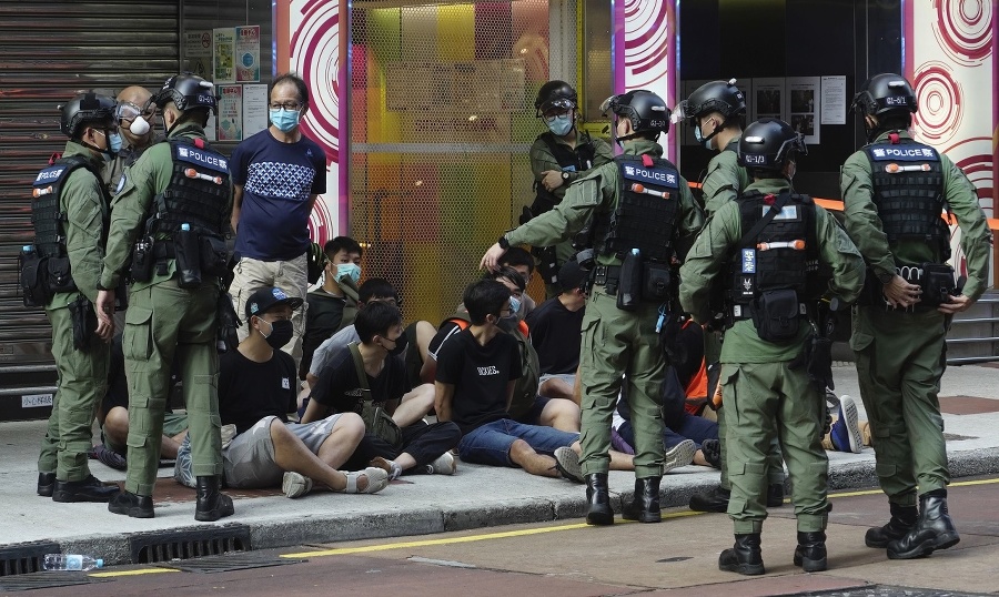 Hongkonská polícia zatkla v