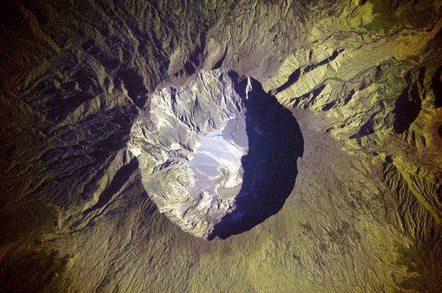 Priemer krátera: 6 km.