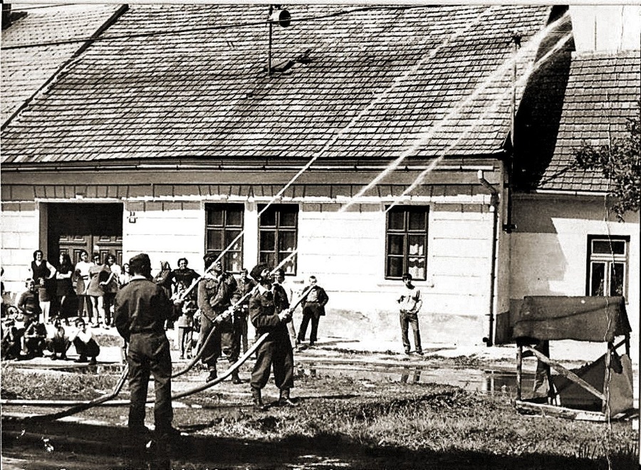 Historická fotka dobrovoľných hasičov