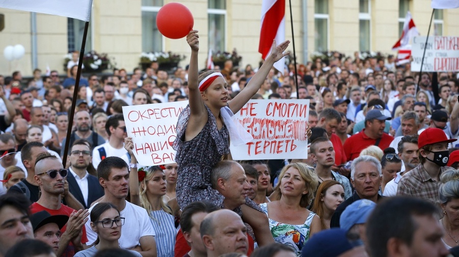 Protesty Bielorusov neutíchajú.