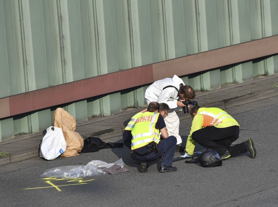 Polícia pri zaisťovaní stôp