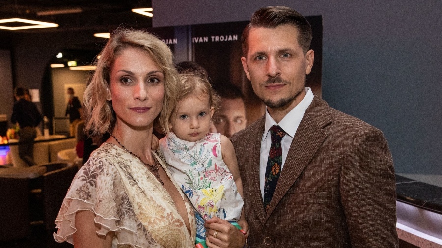 Herci Juraj Loj a Zuzana Kanócz s dcérou.