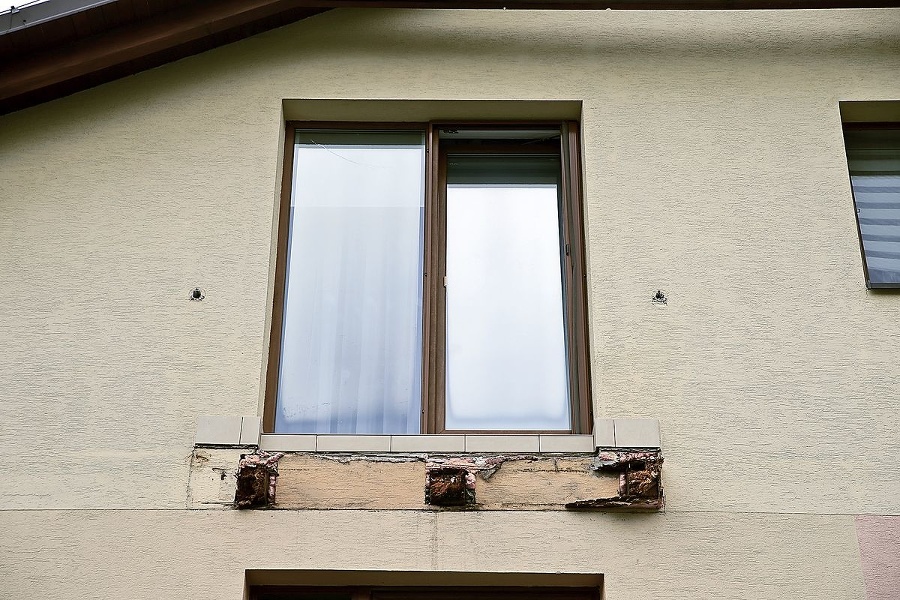 Po zrútení - Balkón sa zrútil z výšky približne 6 metrov.