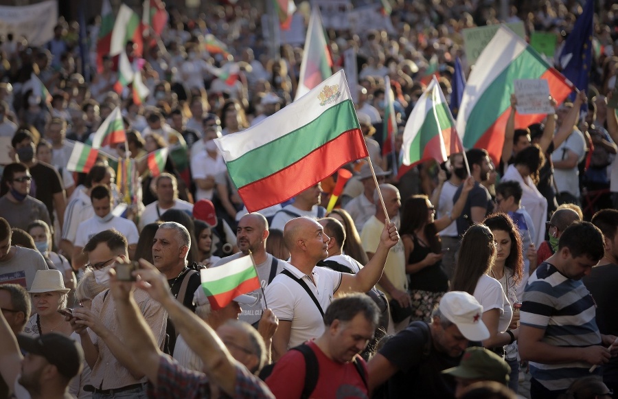 Demonštranti v Bulharsku žiadajú