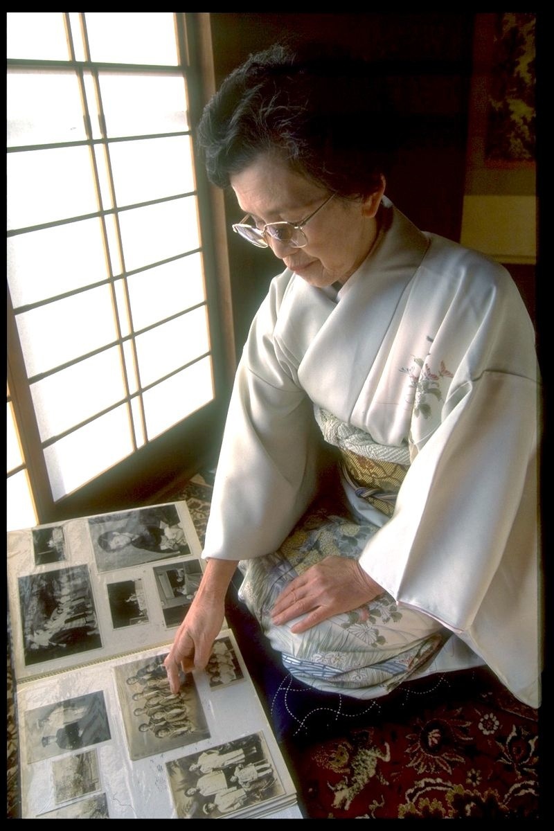 Hibakusha Shizuko Abe: Ukazuje,