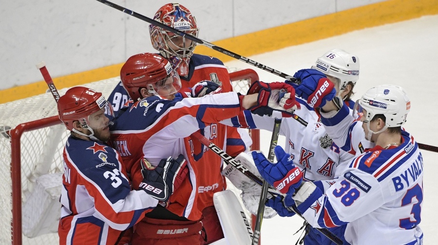 V KHL pozitívne testovali na nový koronavírus až 53 hráčov.