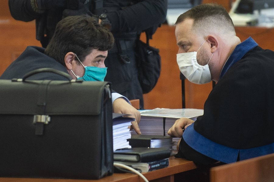 Vľavo obžalovaný Marian Kočner a vpravo jeho advokát Marek Para.