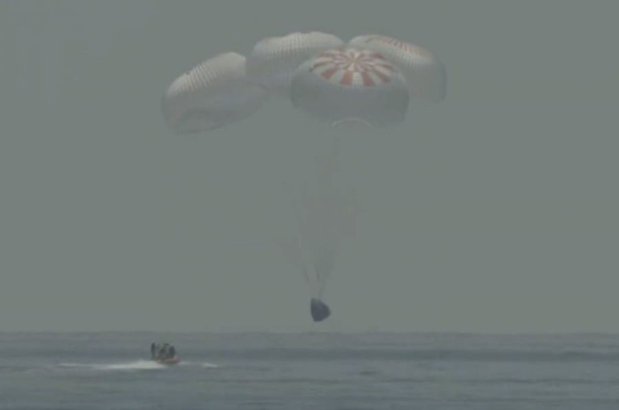 Astronauti SpaceX pristáli na
