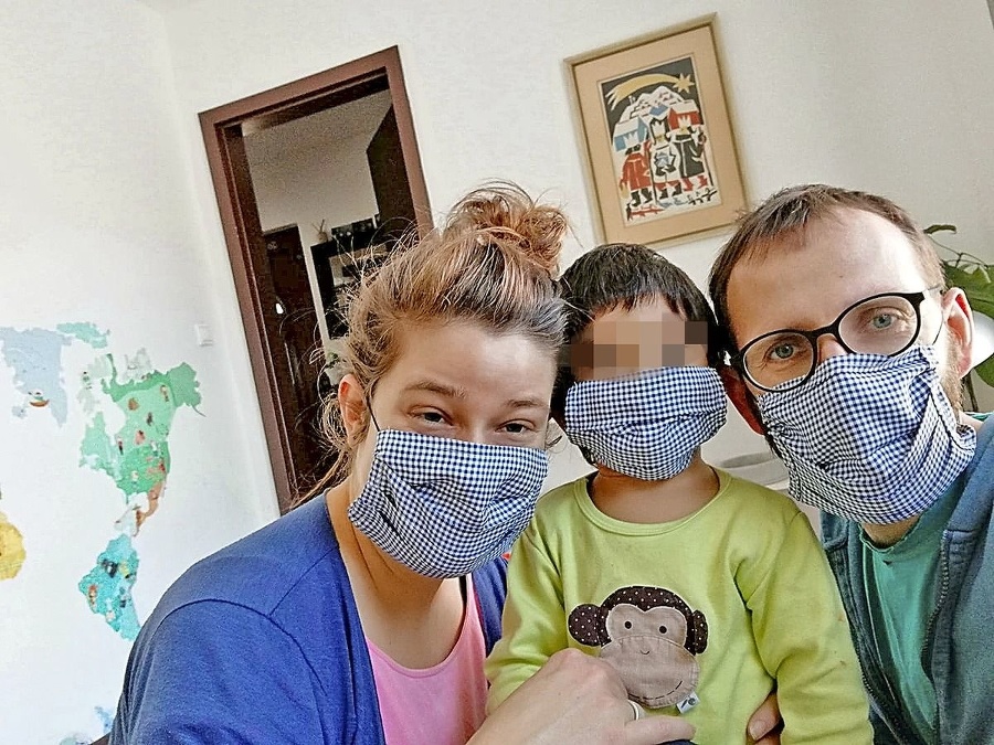 Manželka Zuzka je vo vážnomstave a synček Adrian si zranil nohu.