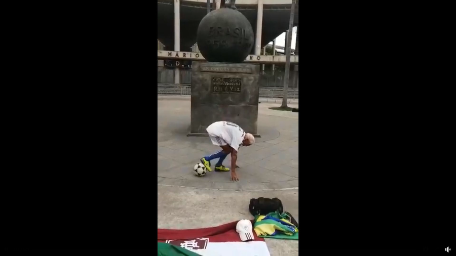 Brazilský dedko futbalista.