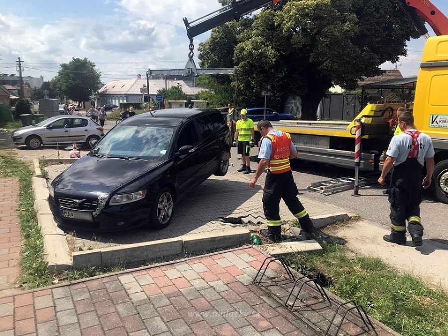  Auto na parkovisku