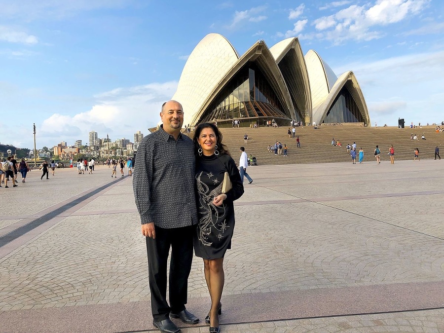 Martin a Iveta navštívili Austráliu a nechýbala fotka pred budovou Opery v Sydney.