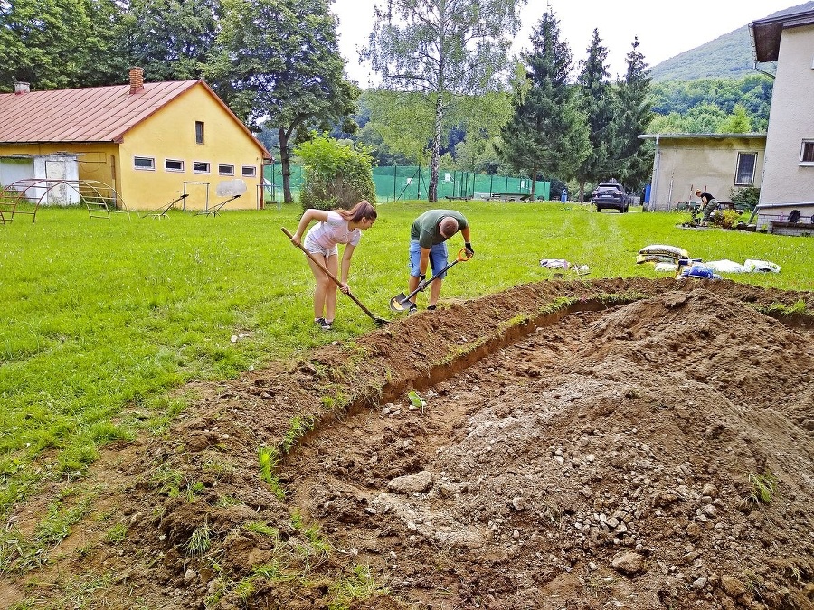 Takto budovali dobrovoľníci dažďovú