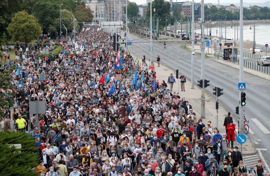 Tisícky ľudí v Budapešti