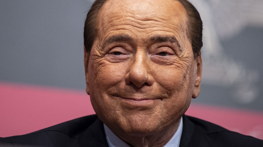 Silvio Berlusconi patril k