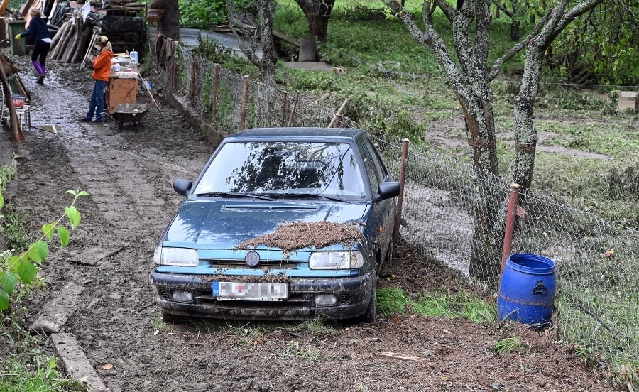 Na snímke odstraňovanie následkov