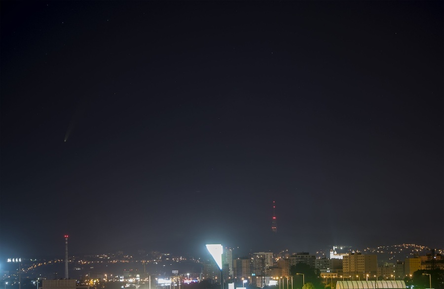 Kométa Neowise nad Bratislavou.