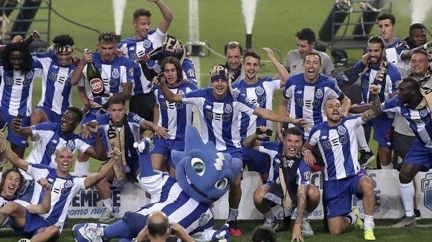 Futbalisti FC Porto oslavujú