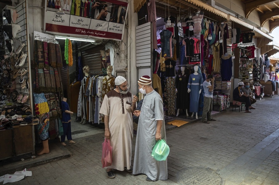 Muži v Maroku nosia