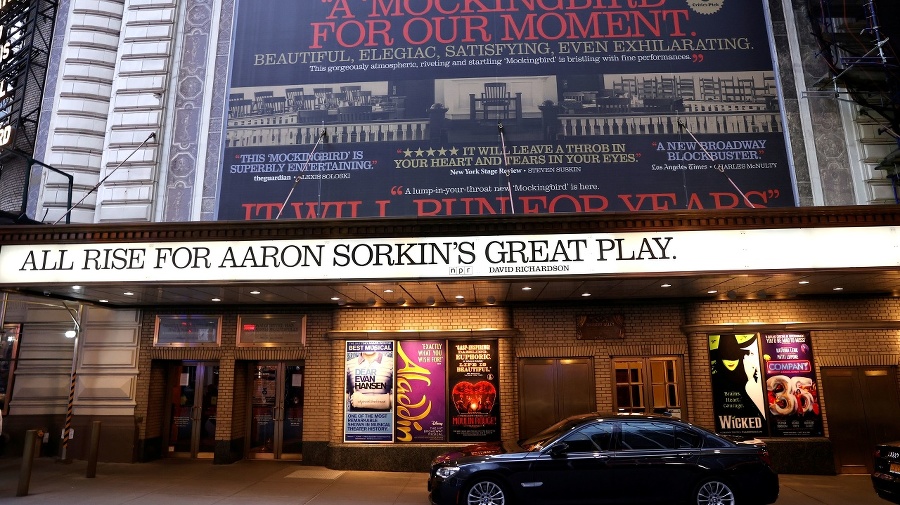 Divadlá na Broadwayi zostávajú