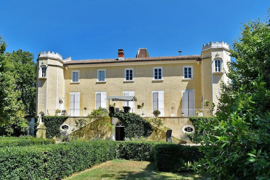 Chateau v Béziers, Occitanie,