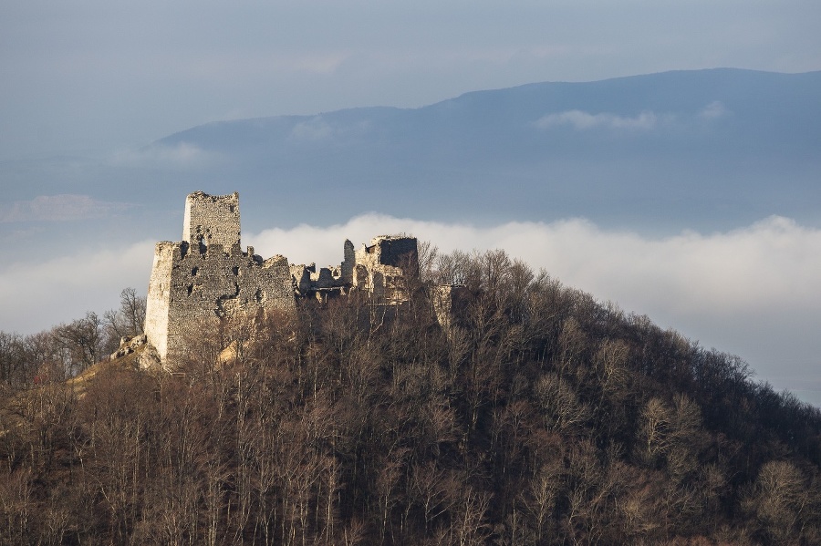 Zrúcanina hradu Tematín, nachádza
