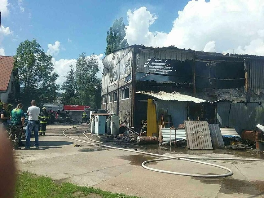 Požiar autoservisu v Kysuckom